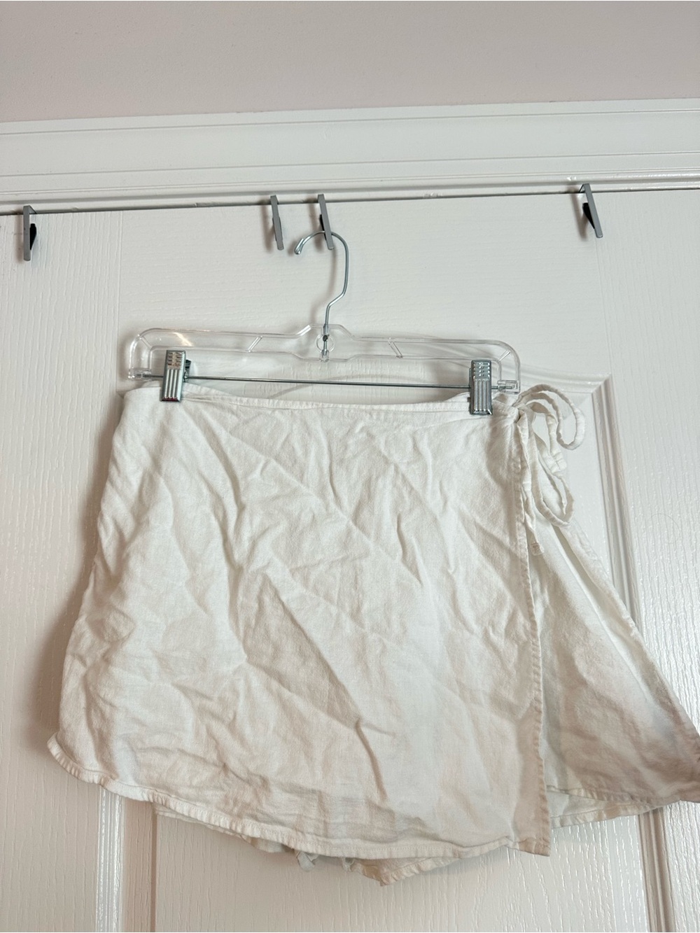 Old Navy White Wrap Skort with Side Tie